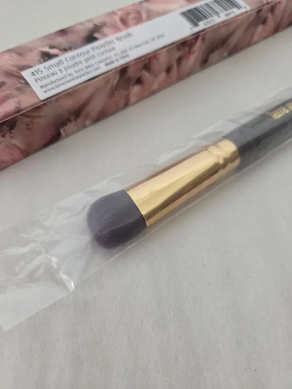 Terre Mère 415 Small Contour Powder Brush Gold Accent